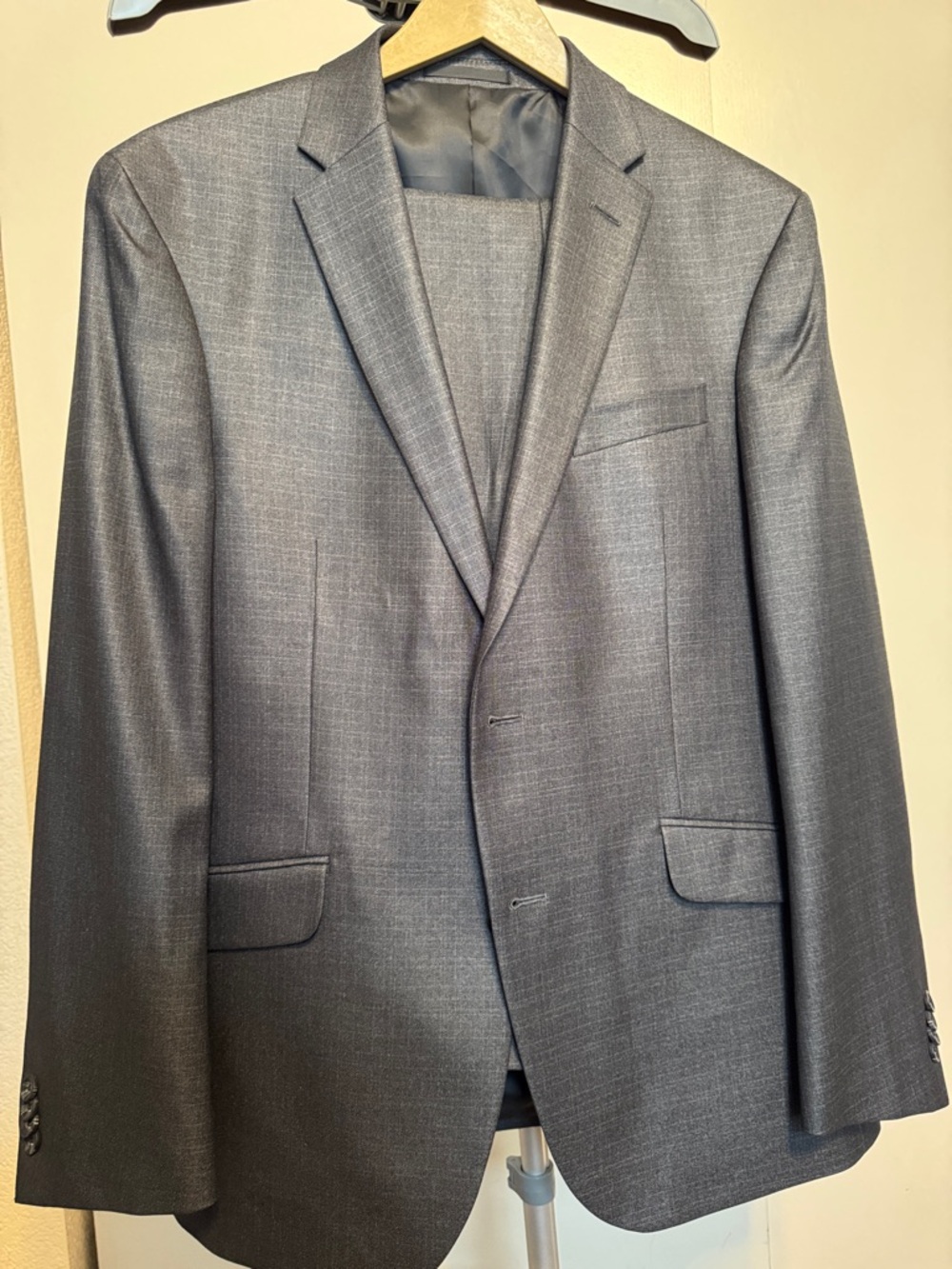 Kenneth Cole Charcoal Gray Two-ButtonSuit,  42 R pants 32W x 29L